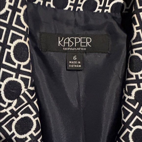 Women’s Kasper 3-button belted suit coat, size 6 - Picture 2 of 7